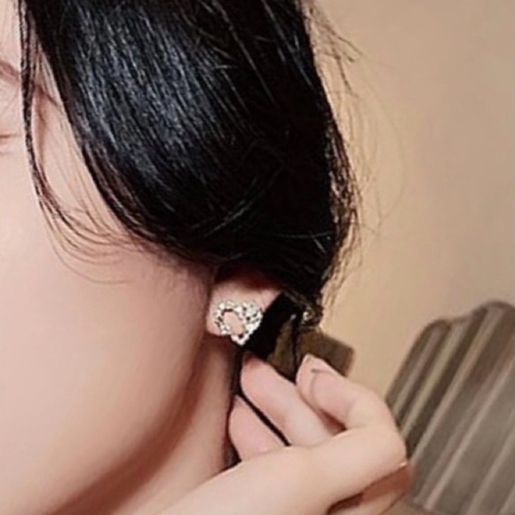 “Follow Your Heart” 18K Gold Tiny Pearl Swarovski Crystal Encrusted Adorned Stud - Picture 2 of 9